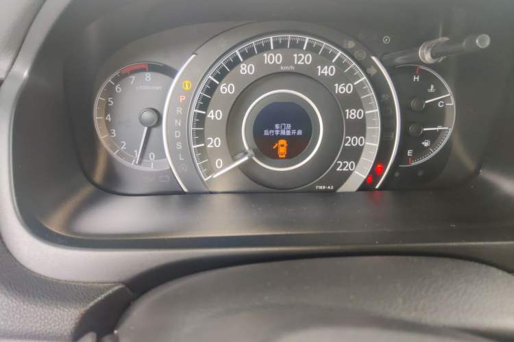 Used Honda CR-V 2015 2.0L two-wheel drive Fashion Edition Odometer Close Up