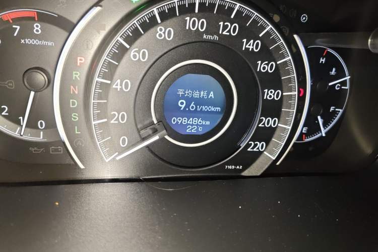 Used Honda CR-V 2015 2.4L two-wheel drive luxury version Odometer Close Up