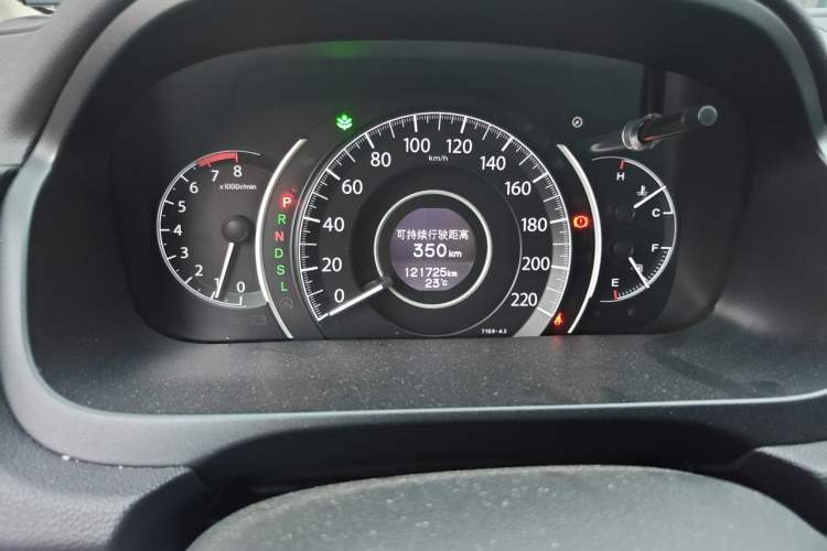 Used Honda CR-V 2015 2.0L two-wheel drive urban version Odometer Close Up