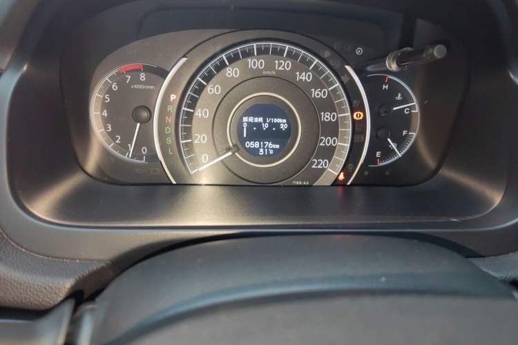 Used Honda CR-V 2015 2.4L two-wheel drive luxury version Odometer Close Up