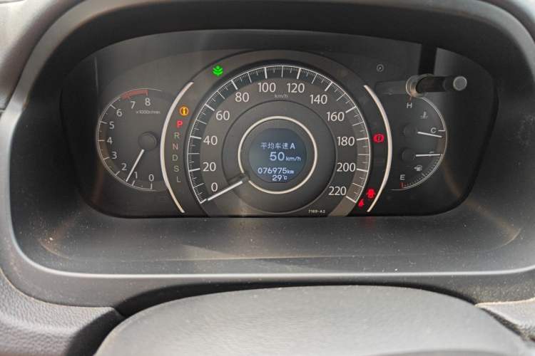 Used Honda CR-V 2015 2.0L two-wheel drive Fashion Edition Odometer Close Up