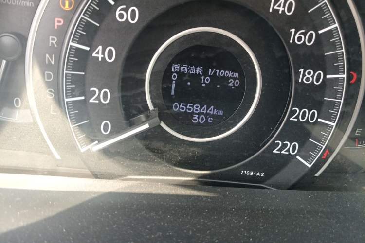 Used Honda CR-V 2015 2.0L two-wheel drive Fashion Edition Odometer Close Up