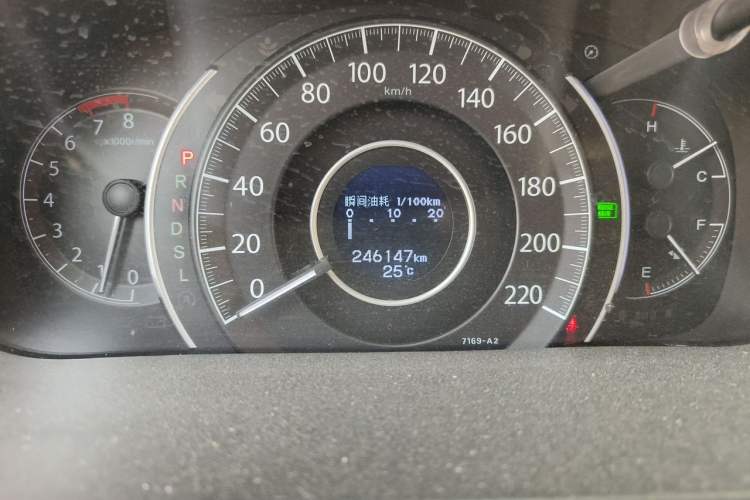 Used Honda CR-V 2015 2.4L four-wheel drive luxury version Odometer Close Up