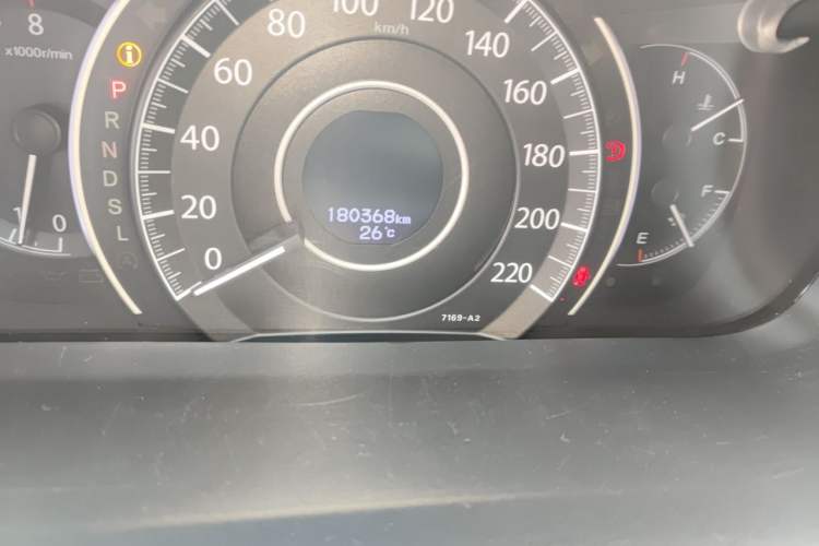 Used Honda CR-V 2015 2.4L two-wheel drive luxury version Odometer Close Up