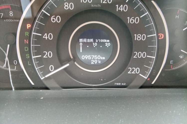 Used Honda CR-V 2015 2.0L two-wheel drive Fashion Edition Odometer Close Up