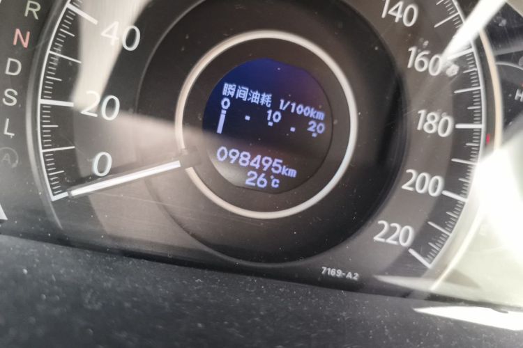 Used Honda CR-V 2015 2.4L two-wheel drive luxury version Odometer Close Up