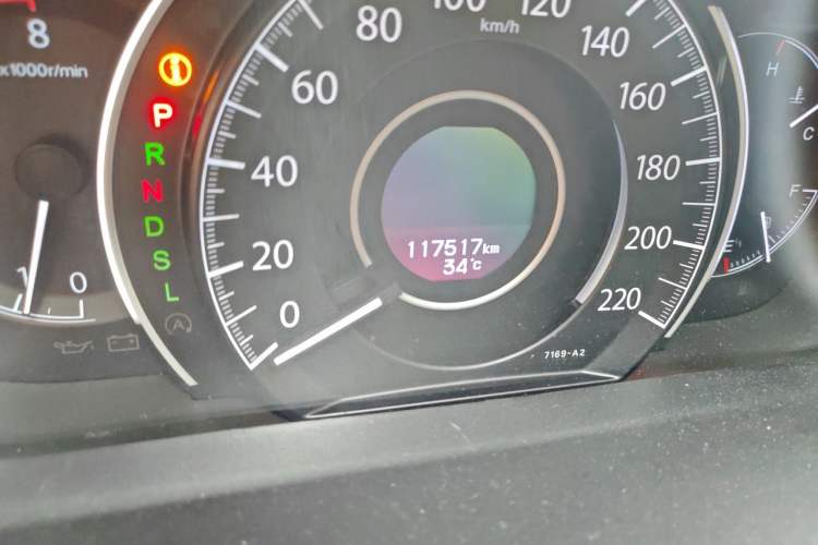 Used Honda CR-V 2015 2.0L two-wheel drive Fashion Edition Odometer Close Up
