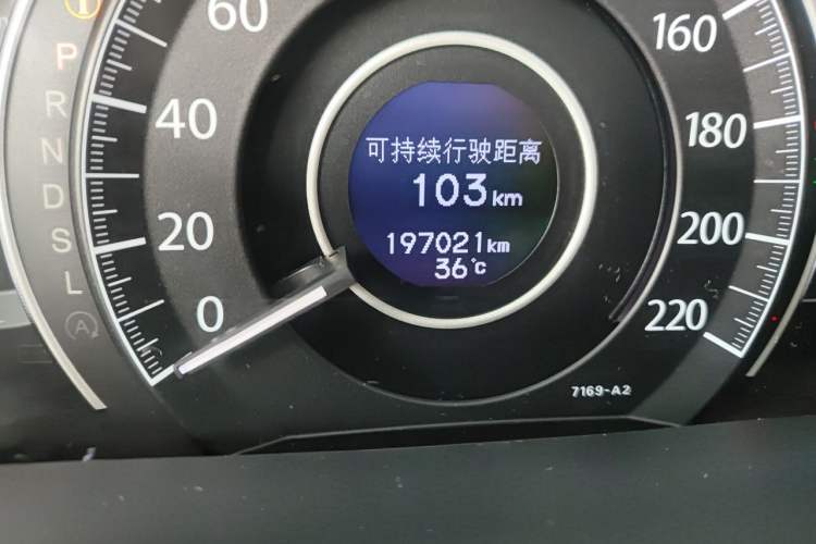 Used Honda CR-V 2015 2.4L two-wheel drive luxury version Odometer Close Up