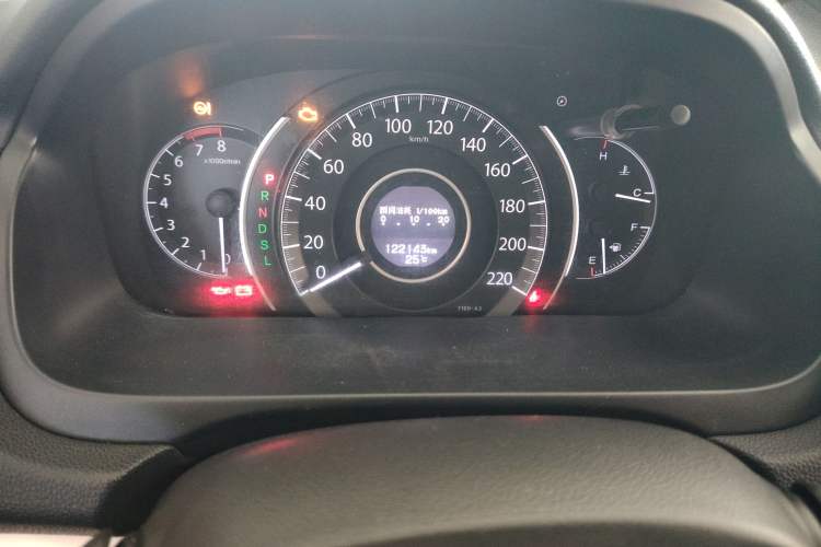 Used Honda CR-V 2015 2.4L two-wheel drive luxury version Odometer Close Up