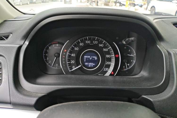 Used Honda CR-V 2015 2.4L two-wheel drive luxury version Odometer Close Up