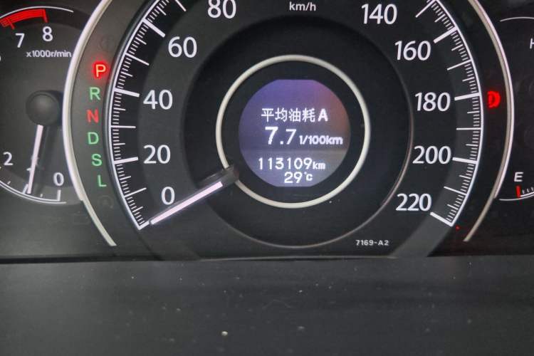 Used Honda CR-V 2015 2.4L two-wheel drive luxury version Odometer Close Up