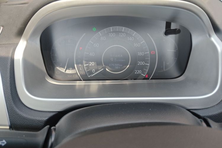 Used Honda CR-V 2015 2.0L two-wheel drive Fashion Edition Odometer Close Up