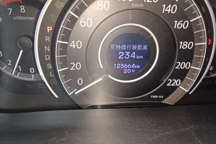 Used Honda CR-V 2015 2.4L four-wheel drive luxury version Odometer Close Up