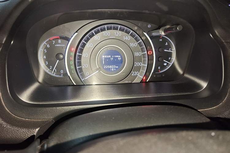 Used Honda CR-V 2015 2.4L four-wheel drive luxury version Odometer Close Up