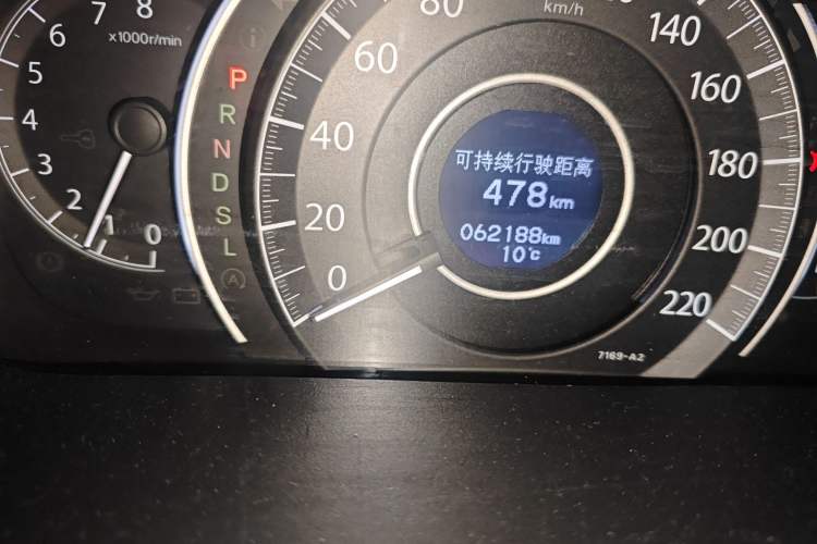 Used Honda CR-V 2015 2.4L two-wheel drive luxury version Odometer Close Up