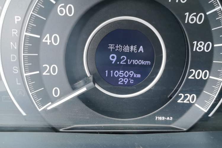 Used Honda CR-V 2015 2.0L two-wheel drive urban version Odometer Close Up