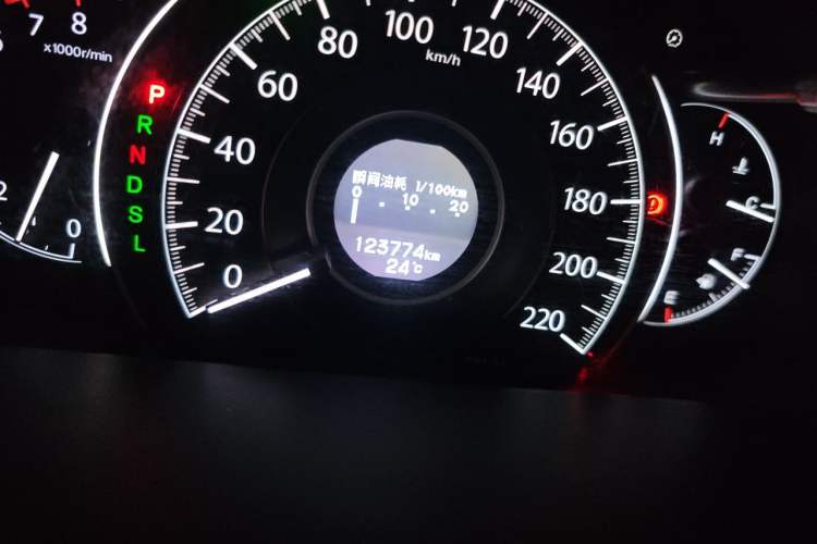Used Honda CR-V 2015 2.0L two-wheel drive Fashion Edition Odometer Close Up