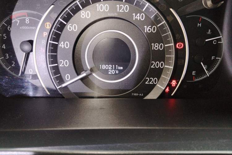 Used Honda CR-V 2015 2.0L two-wheel drive Fashion Edition Odometer Close Up