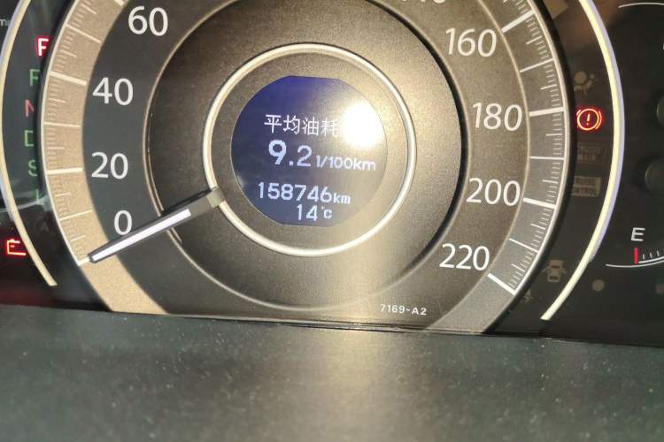 Used Honda CR-V 2015 2.4L two-wheel drive luxury version Odometer Close Up