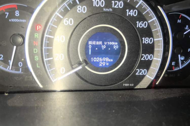 Used Honda CR-V 2015 2.0L Four-Wheel Drive Fashion Edition Odometer Close Up