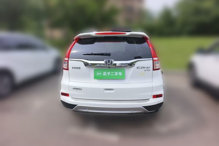 Used Honda CR-V 2015 2.4L four-wheel drive luxury version Rear