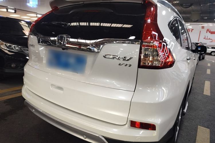 Used Honda CR-V 2015 2.4L two-wheel drive luxury version Rear Right 45 Deg