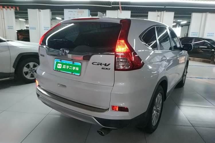 Used Honda CR-V 2015 2.0L two-wheel drive Fashion Edition Rear Right 45 Deg