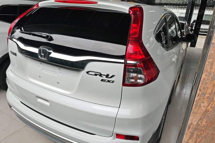 Used Honda CR-V 2015 2.0L two-wheel drive Fashion Edition Rear Right 45 Deg