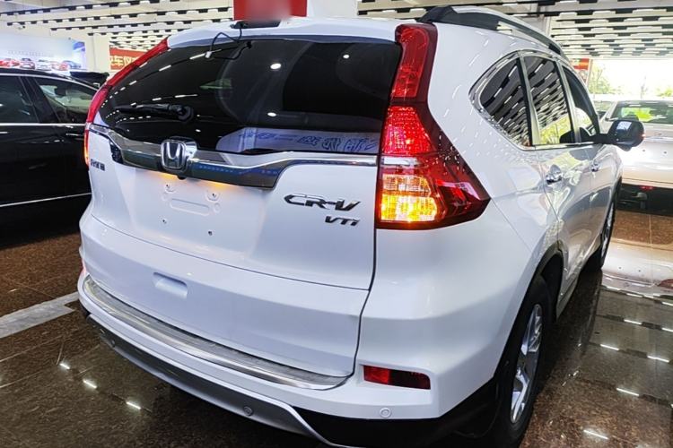 Used Honda CR-V 2015 2.4L two-wheel drive luxury version Rear Right 45 Deg