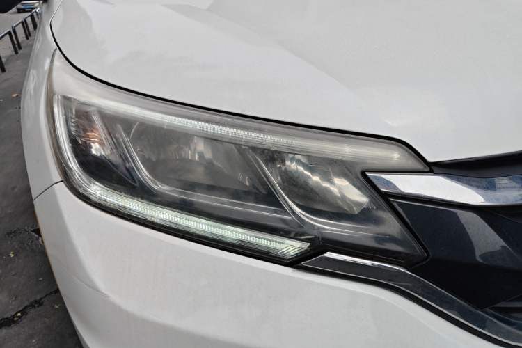 Used Honda CR-V 2015 2.4L two-wheel drive luxury version Right Front Headlight