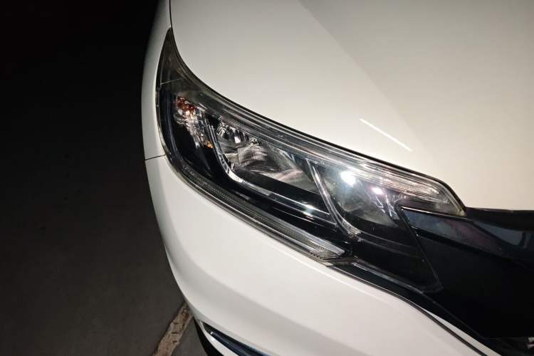 Used Honda CR-V 2015 2.4L two-wheel drive luxury version Right Front Headlight