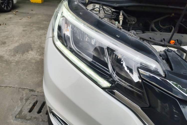 Used Honda CR-V 2015 2.0L two-wheel drive urban version Right Front Headlight