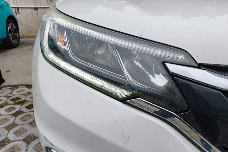 Used Honda CR-V 2015 2.0L Four-Wheel Drive Fashion Edition Right Front Headlight