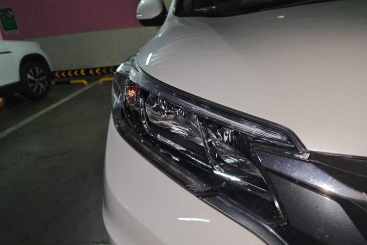 Used Honda CR-V 2015 2.0L two-wheel drive urban version Right Front Headlight