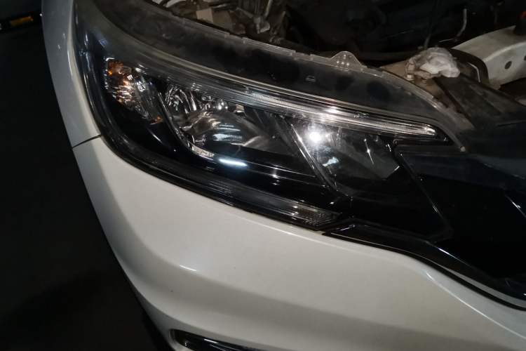 Used Honda CR-V 2015 2.4L two-wheel drive luxury version Right Front Headlight