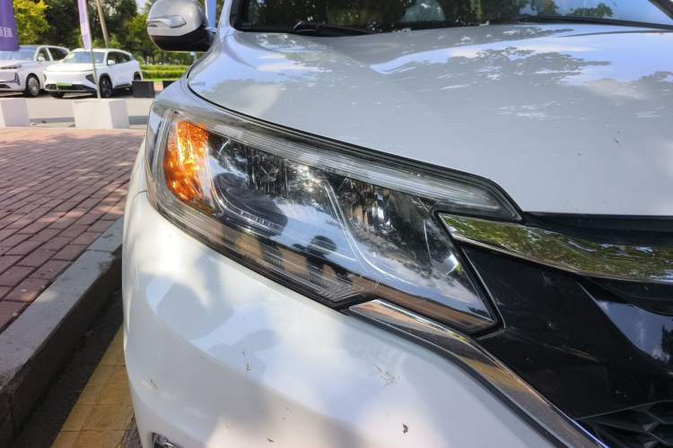 Used Honda CR-V 2015 2.0L two-wheel drive Fashion Edition Right Front Headlight