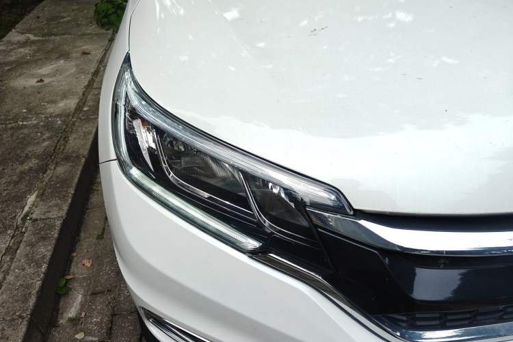 Used Honda CR-V 2015 2.4L two-wheel drive luxury version Right Front Headlight
