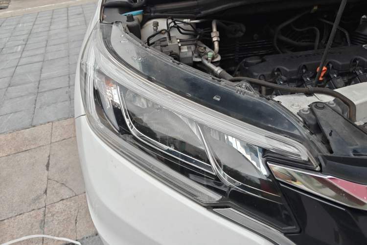 Used Honda CR-V 2015 2.0L two-wheel drive urban version Right Front Headlight
