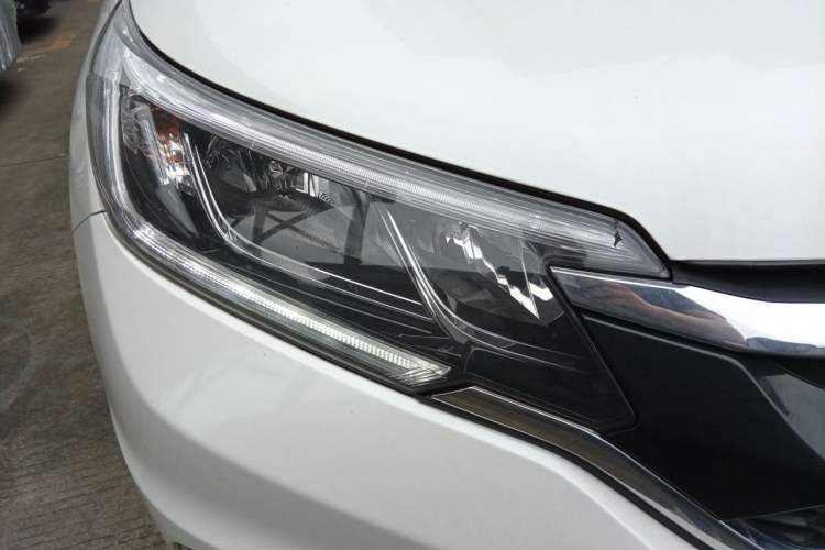 Used Honda CR-V 2015 2.0L two-wheel drive Fashion Edition Right Front Headlight