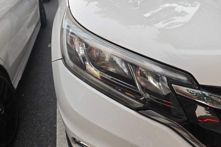 Used Honda CR-V 2015 2.4L two-wheel drive luxury version Right Front Headlight