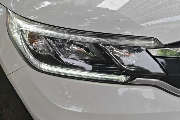 Used Honda CR-V 2015 2.4L two-wheel drive luxury version Right Front Headlight