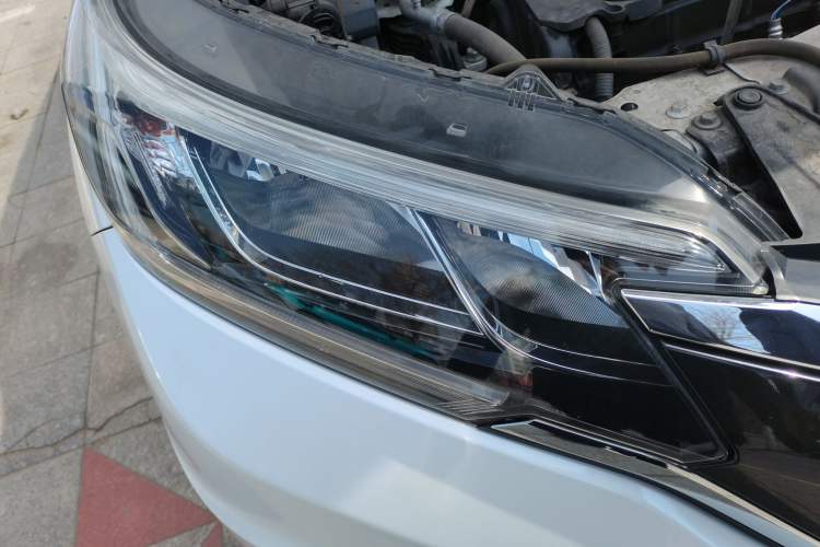 Used Honda CR-V 2015 2.4L two-wheel drive luxury version Right Front Headlight