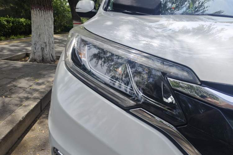 Used Honda CR-V 2015 2.0L Four-Wheel Drive Fashion Edition Right Front Headlight