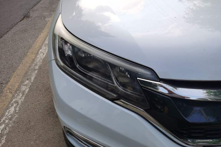 Used Honda CR-V 2015 2.4L two-wheel drive luxury version Right Front Headlight
