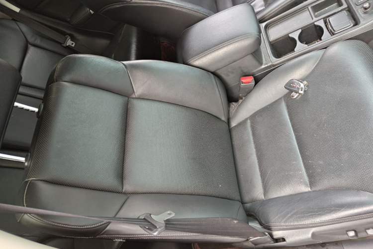 Used Honda CR-V 2015 2.4L two-wheel drive luxury version Right Front Seat