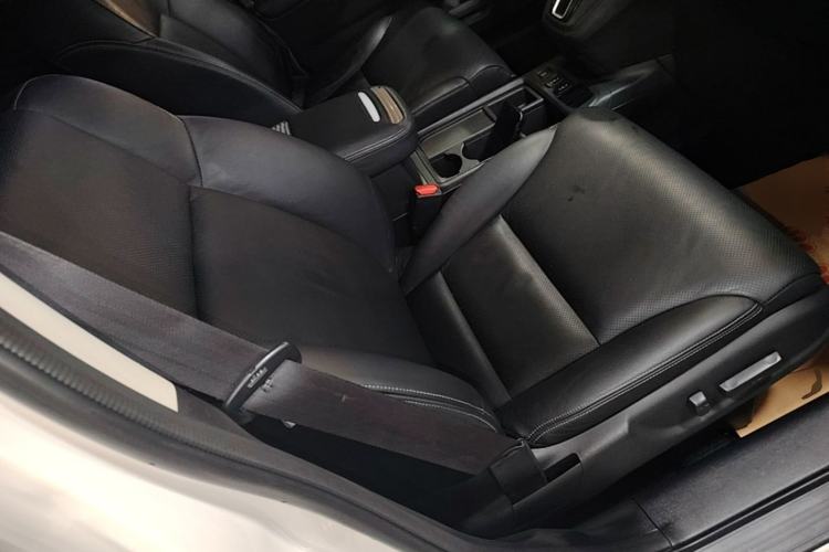 Used Honda CR-V 2015 2.4L two-wheel drive luxury version Right Front Seat