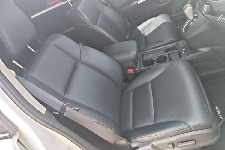 Used Honda CR-V 2015 2.4L two-wheel drive luxury version Right Front Seat