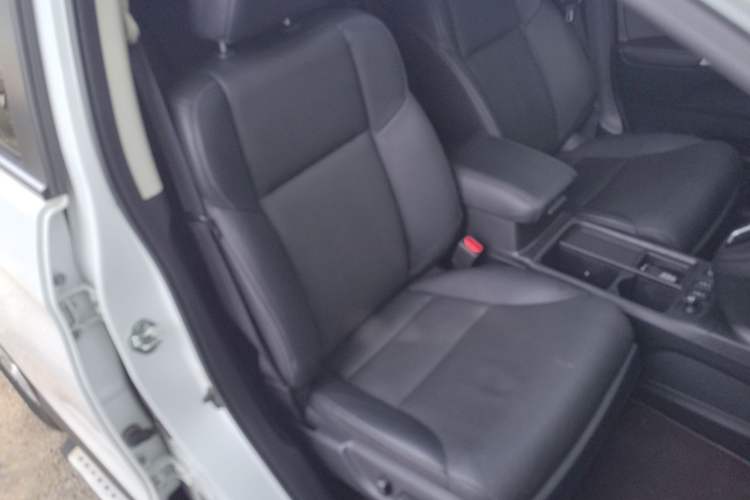 Used Honda CR-V 2015 2.4L two-wheel drive luxury version Right Front Seat