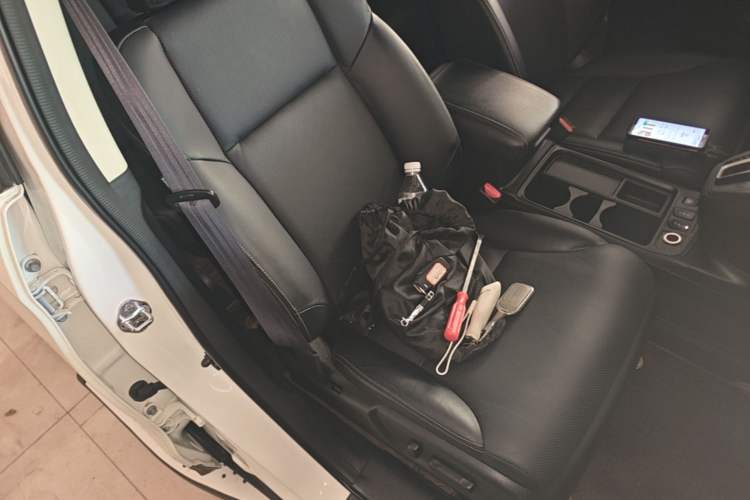 Used Honda CR-V 2015 2.4L two-wheel drive luxury version Right Front Seat