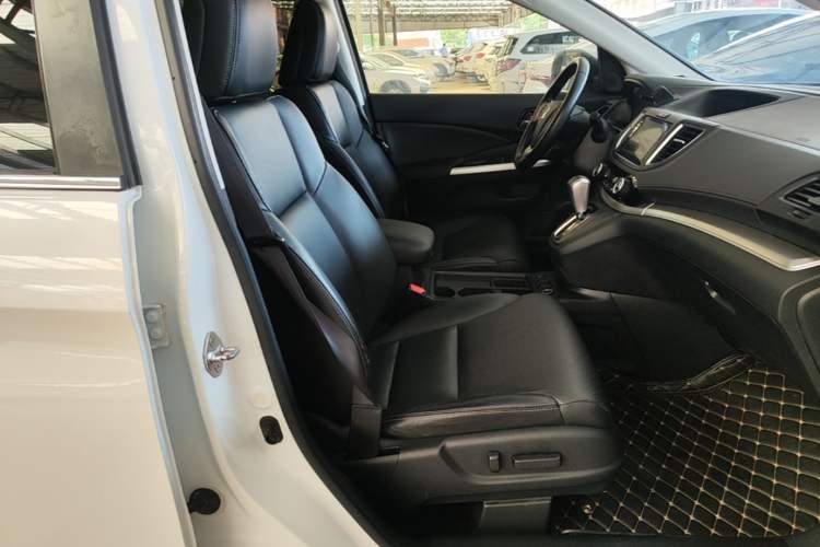 Used Honda CR-V 2015 2.4L two-wheel drive luxury version Right Front Seat